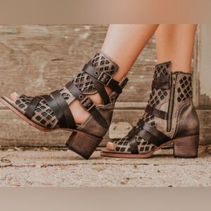 FREEBIRD by Steven Chelsey Boot/Bootie Open Toe Sandal Like New